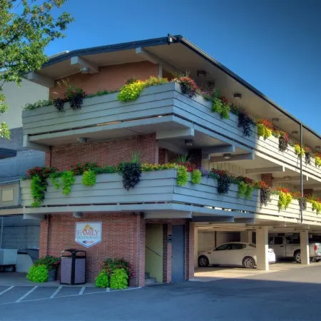 Travelodge by Wyndham Niagara Falls at the Falls