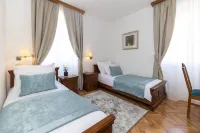 Heritage Hotel Tisno Hotels in Муртер