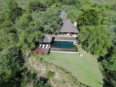 Khaya Ndlovu Safari Manor