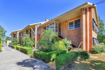 Lake Wendouree Luxury Apartments Hotels in Delacombe