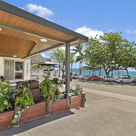 Beach House Motel Отели рядом с достопримечательностью «The Strand Beach»