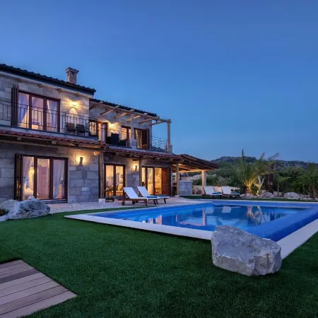 Luxury Villa Ocean Seeker with Pool