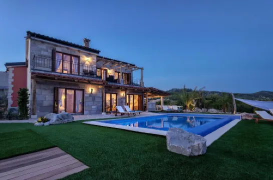 Luxury Villa Ocean Seeker with Pool