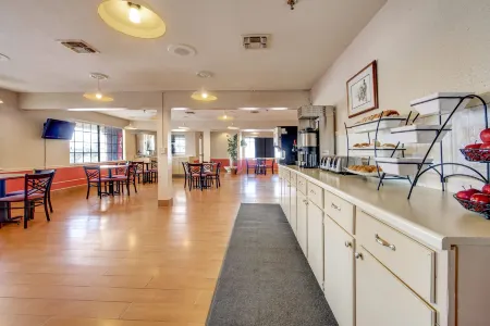 Days Inn by Wyndham College Station University Drive