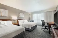 Courtyard Dayton Beavercreek - Parkplatz