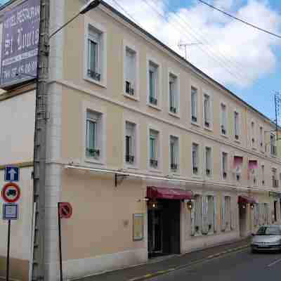 Hôtel des Couronnes Châteaudun Hotel Exterior
