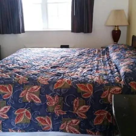 The Virginia Lodge