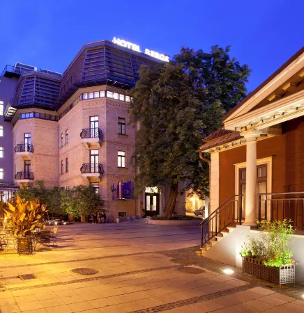 Hotel Bergs Suites Отели рядом с достопримечательностью «Brīvības Piemineklis»