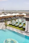 Market Pavilion Hotel - Rooftop Pools