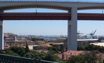 Quiet and Sunny central Lisbon apartment