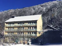 Hôtel les Mouflons Hotels in Picherande