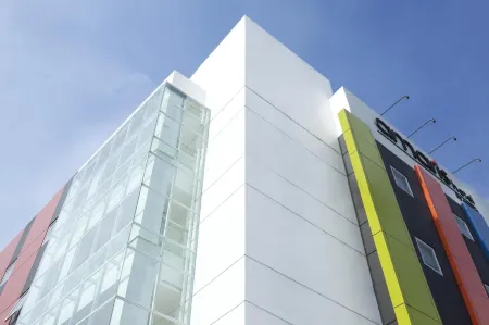 Amaris Hotel Cihampelas Bandung Отели рядом с достопримечательностью «Бандунгский технологический институт»