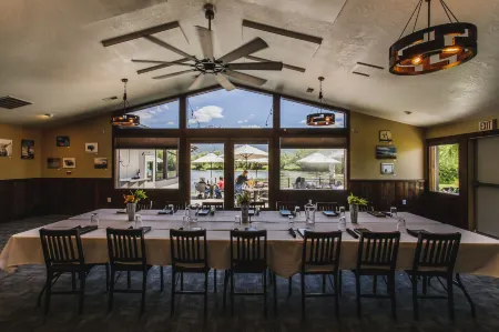 Ninepipes Lodge Отели в г. Ронан