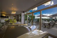 Olv Fifty Five - Adults Only