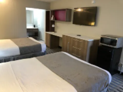 All Seasons Inn & Suites