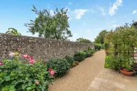 The Garden Room - Tiger Inn - parking