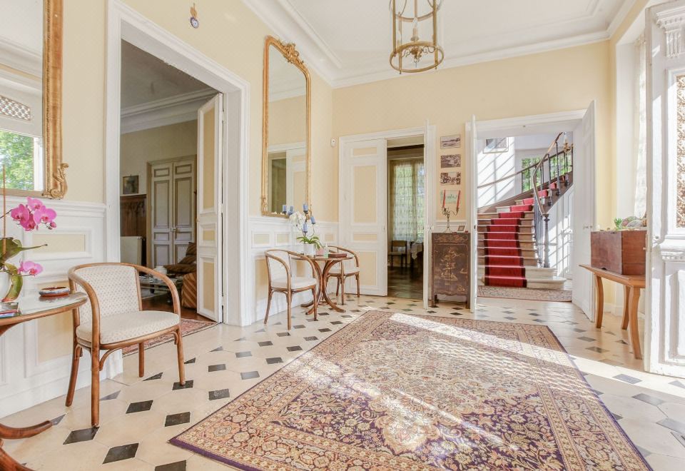 Chateau d AvesnesOver view