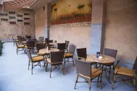 Ani Plaza Hotel - bar