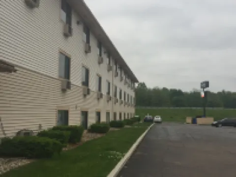 แทรเวิลลอดจ์ บายวินด์แฮม แบตเทิลครีก โรงแรมในCalhoun County