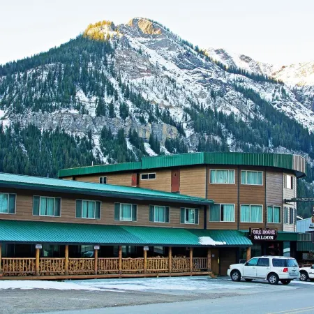 Soda Butte Lodge