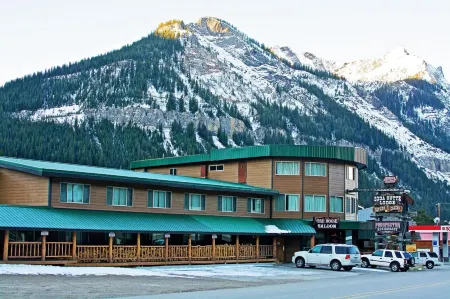 Soda Butte Lodge