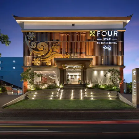 Four Star by Trans Hotel Отели рядом с достопримечательностью «Бундаран Ренон»