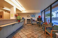 Super 6 Inn & Suites