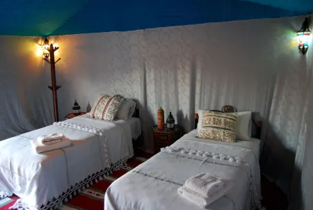 Amanar Khaimas Desert Camp Отели в г. Тисрдмин