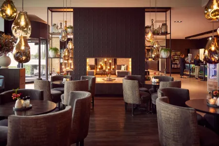 Van der Valk Hotel Groningen-Hoogkerk Отели рядом с достопримечательностью «Simplon Poppodium»