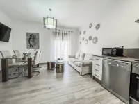 CD-1382 Two Bedroom Apartment with Terrace