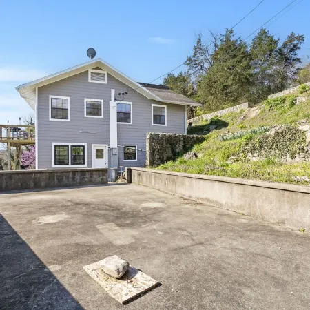 "AMAZING RETREAT" Minutes to Downtown Hollister, Branson and Thunder Ridge