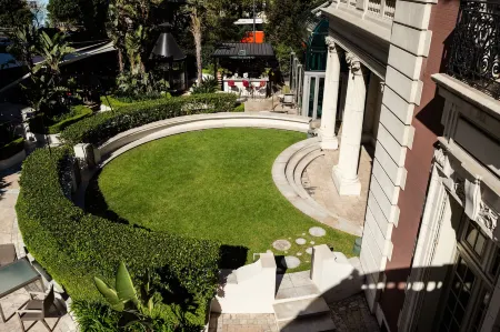 Four Seasons Hotel Buenos Aires Отели рядом с достопримечательностью «Сад Ботанико Карлос Тайс»