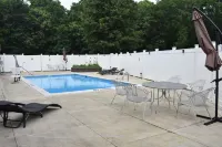Quality Inn & Suites Kearneysville - Martinsburg - Pools