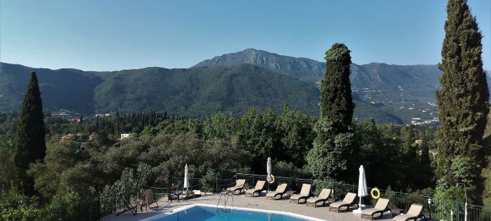 Ziogas Luxury Apartments Hoteles en Feakes