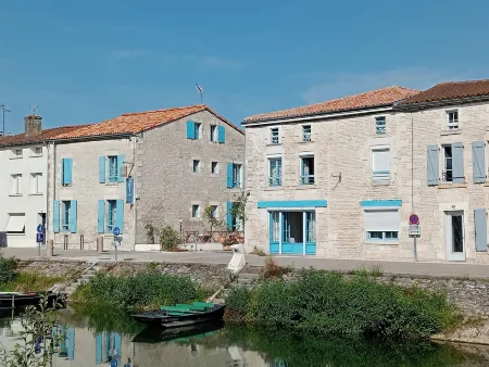 Hotel Au Marais Отели в г. Сент-Илер-Де-Лож