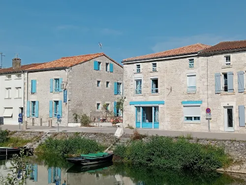 Hotel Au Marais Các khách sạn ở Saint-Martin-de-Fraigneau