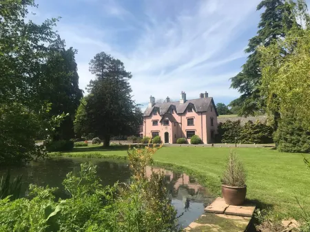 Cwrt Bleddyn Hotel Отели в г. Ллантризант Фор