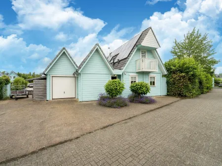 Holiday Home by Zuidlaardermeer with Jetty