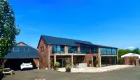 Open Plan Barn Conversion in Herefordshire Hotels in 