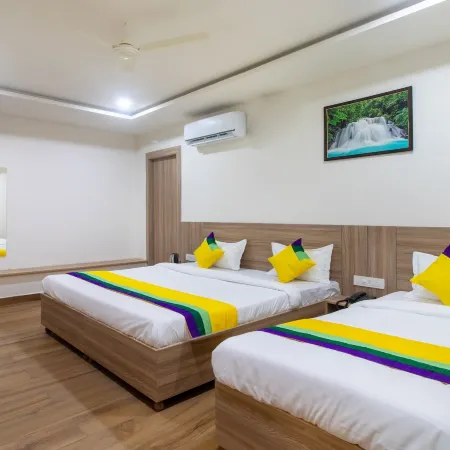 Itsy Hotels Krishna Residency, Govardhan Chauraha