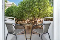 雅典裏維埃拉的時尚公寓，帶戶外庭院