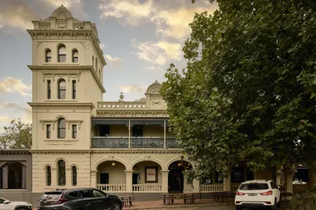 Yarra Valley Grand Hotel Отели рядом с достопримечательностью «Ярра Вэлли Рацинг»