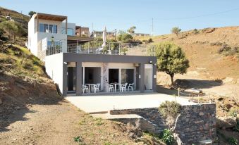 Beachfront Studio Kyma West