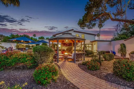 3M Paradise Valley Estate Heated Pool Tennis Spa Отели рядом с достопримечательностью «Mountain Shadows Resort Scottsdale»