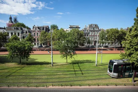 Maurits Apartments & Suites Отели рядом с достопримечательностью «KPN Telecom Building / Toren op Zuid»