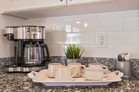 Villa Las Palmas Beautiful Fenced-in Pool Home with Spa- Sleeps 8