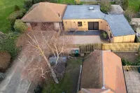 Modern 2-Bed Cabin Near West Wittering Beach Hotel in zona Nunnington Farm Camping site West Wittering. PO20 8LZ