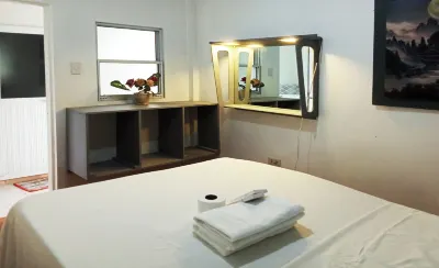 Liezel's B&B Hotels near El-Viajero Floating Cottage