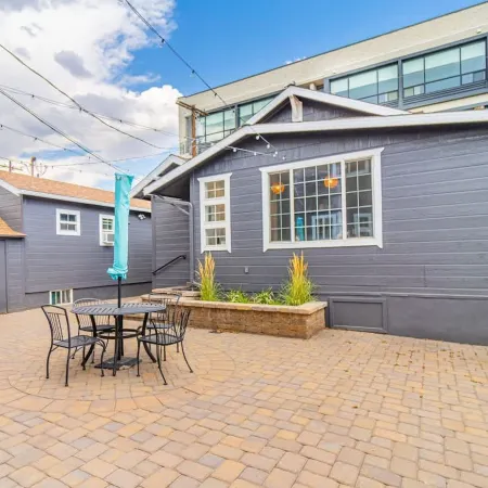 Modern 1-Br Apartment Close to Downtown Vibes