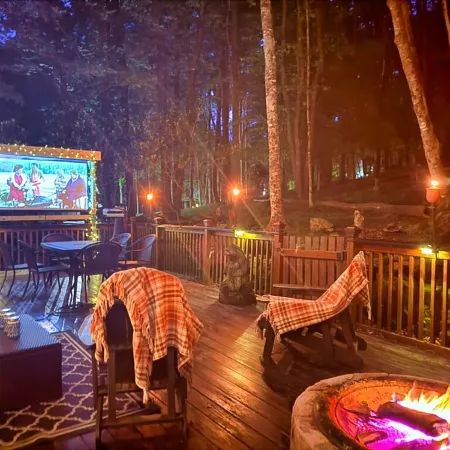 Outdoor Movie Theater/Storybook Chalet Beech Mtn/Vibrant Autumn Colors/Hot Tub